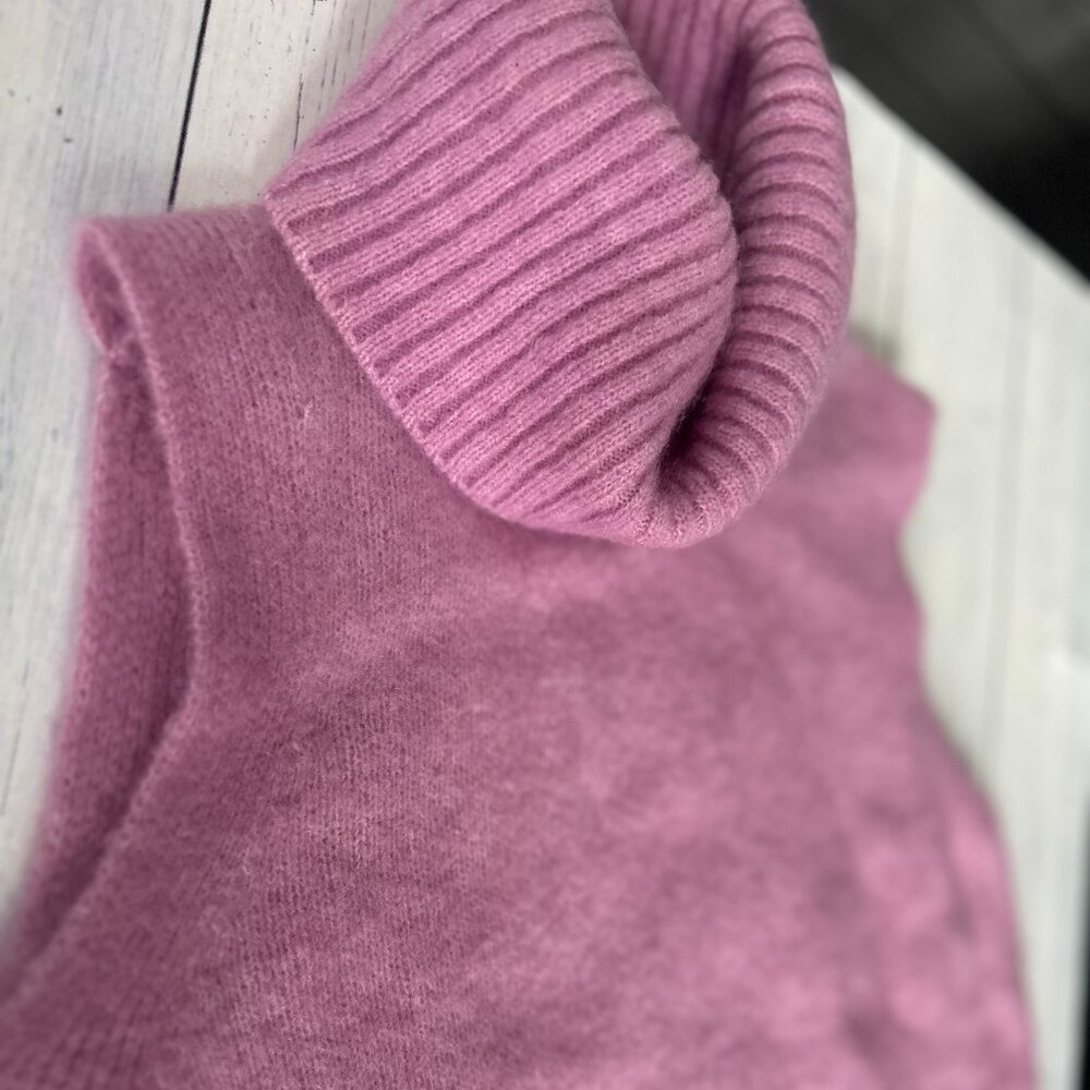 New Express Fuzzy Ultra Soft Plush Oversized Neck… - image 1